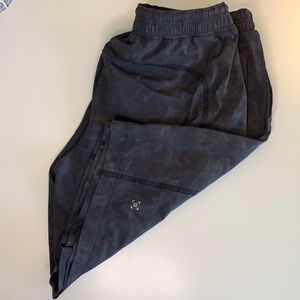 Large MENS LULULEMON SHORTS